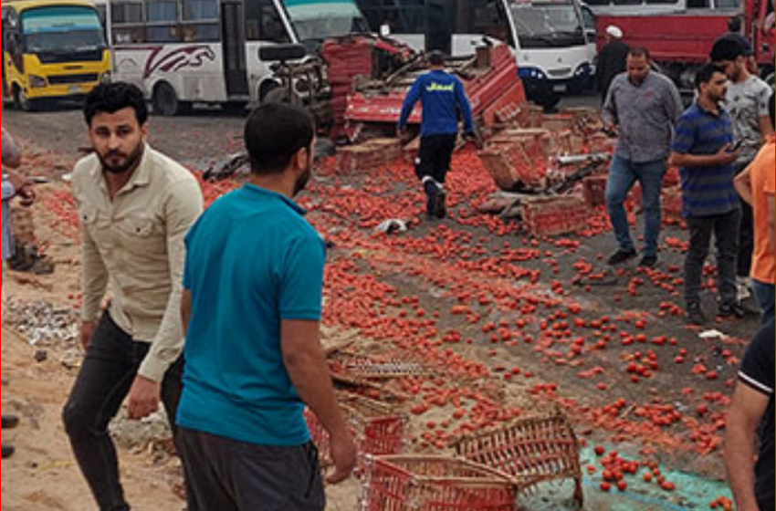 إصابة 21 عاملا في تصادم ميني باص مع تروسيكل بطريق “بلبيس – العاشر”