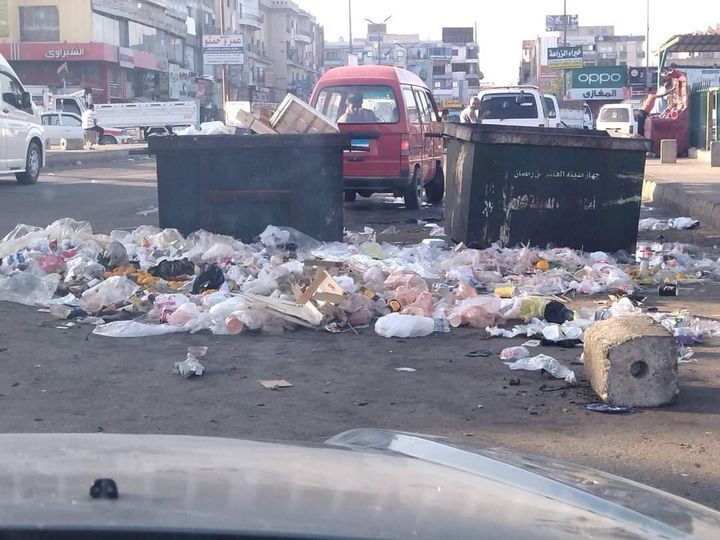 سكان شارع مدرسة الصنايع بمنيا القمح يشكون انتشار القمامة