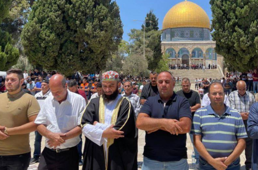 50 ألف مصل يؤدون صلاة الجمعة في المسجد الأقصى