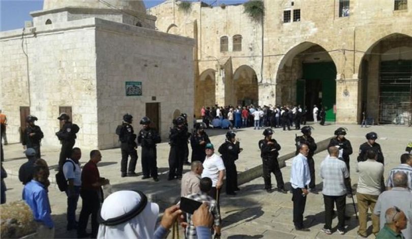  عشرات الصهاينة يدنسون المسجد الأقصى