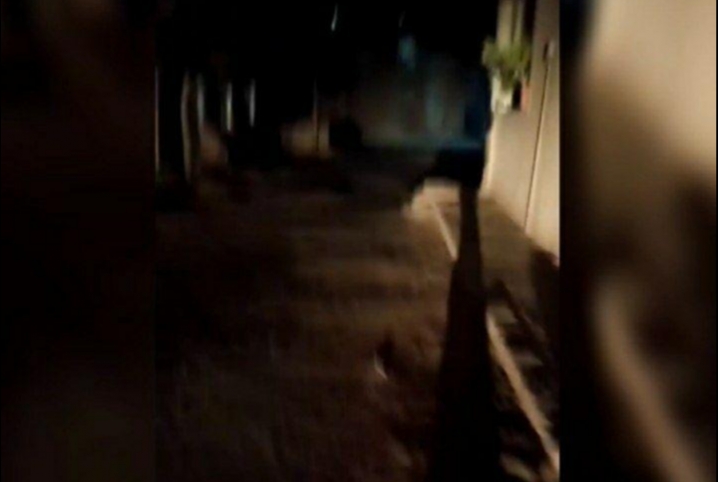 الظلام يخيم على شارع البازات بالقرين