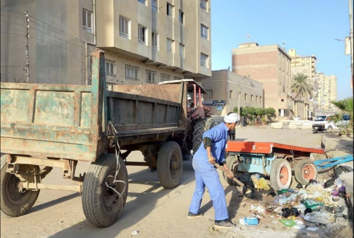  عمال النظافة بدون إجراءات وقائية بفاقوس