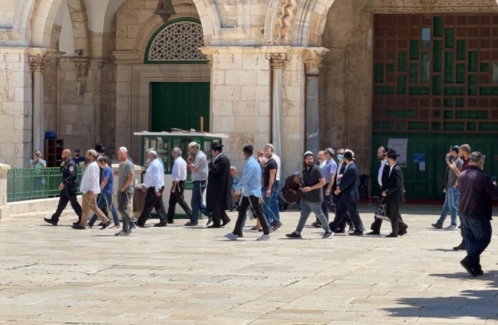  بقيادة حاخام متطرف.. العدو الصهيوني يقتحم المسجد الأقصى