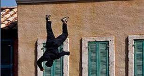 زوجة تتهم زوجها بإلقائها من الدور الثالث بمنيا القمح