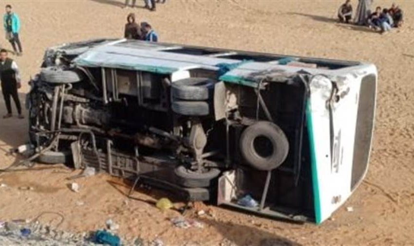  إصابة 15 شخصا في انقلاب ميني باص ببلبيس