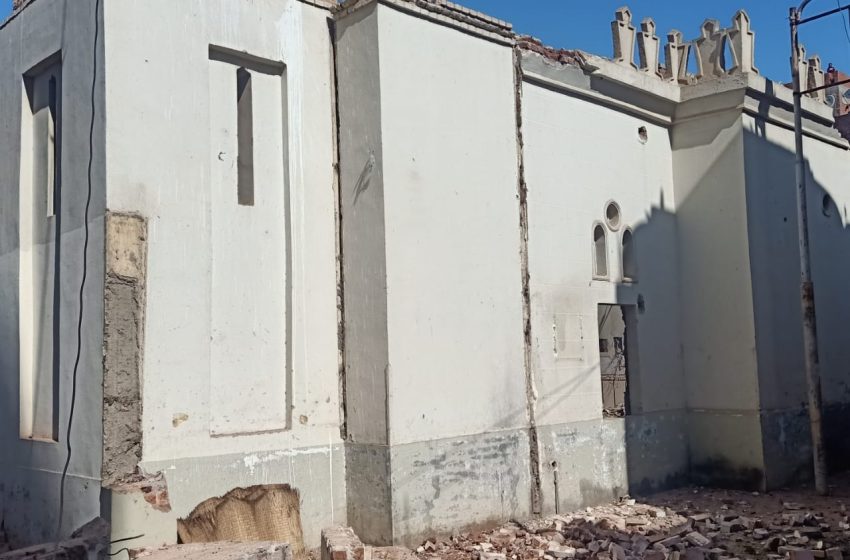إصابة عامل في انهيار جزء من مئذنة مسجد تحت الإنشاء بأبوحماد