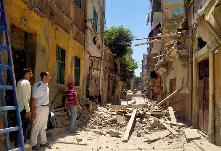  انهيار أجزاء خارجية من عقار على سور مدرسة بالإسكندرية